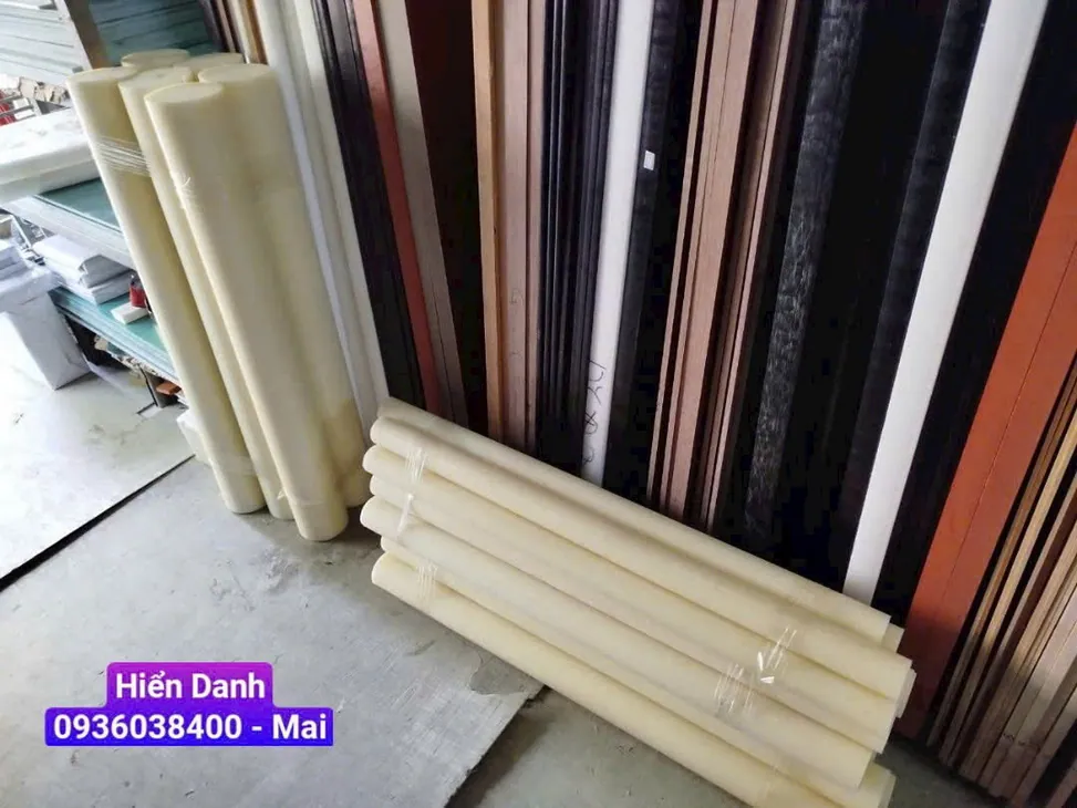 Nhựa PA cây tròn đặc phi 115 mm 1 Nhựa PA cây tròn đặc phi 115 mm 1