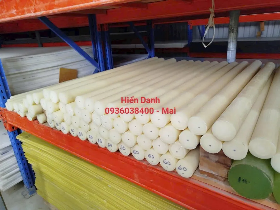 Nhựa PA cây tròn đặc phi 155 mm 1 Nhựa PA cây tròn đặc phi 155 mm 1