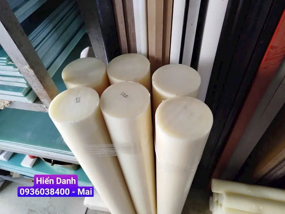 Nhựa PA cây tròn đặc phi 195 mm 1