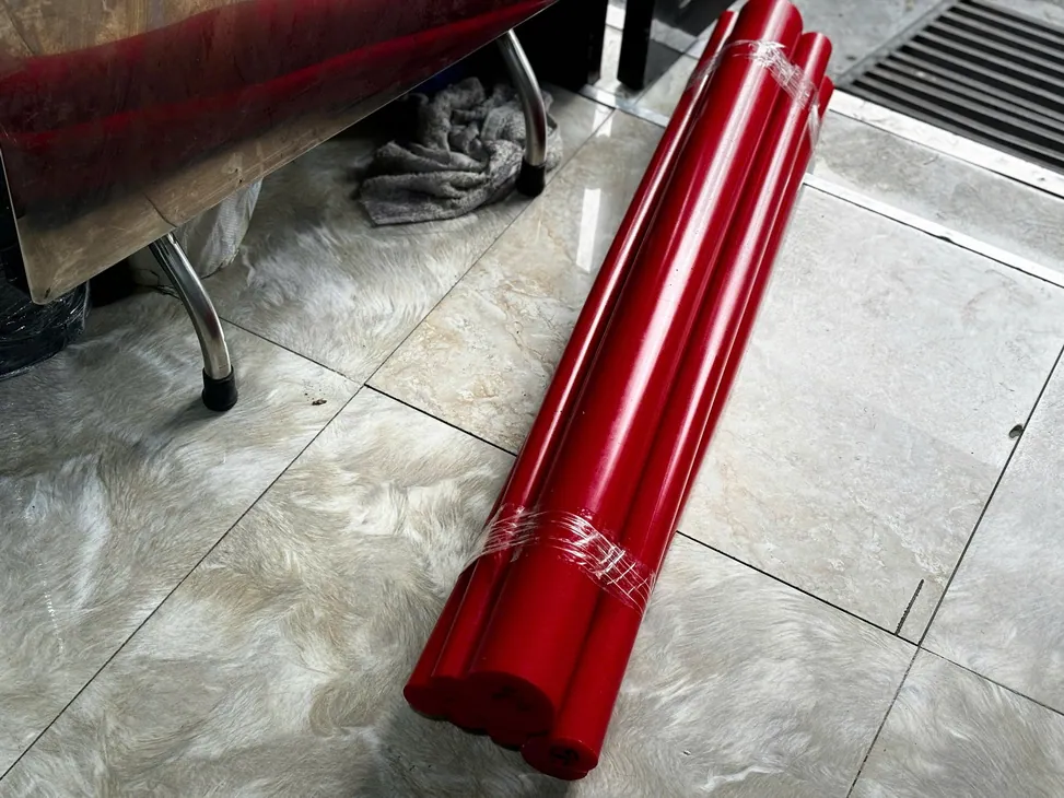 Nhựa PU cây tròn đặc phi 65 mm — màu đỏ Nhựa PU cây tròn đặc phi 65 mm — màu đỏ
