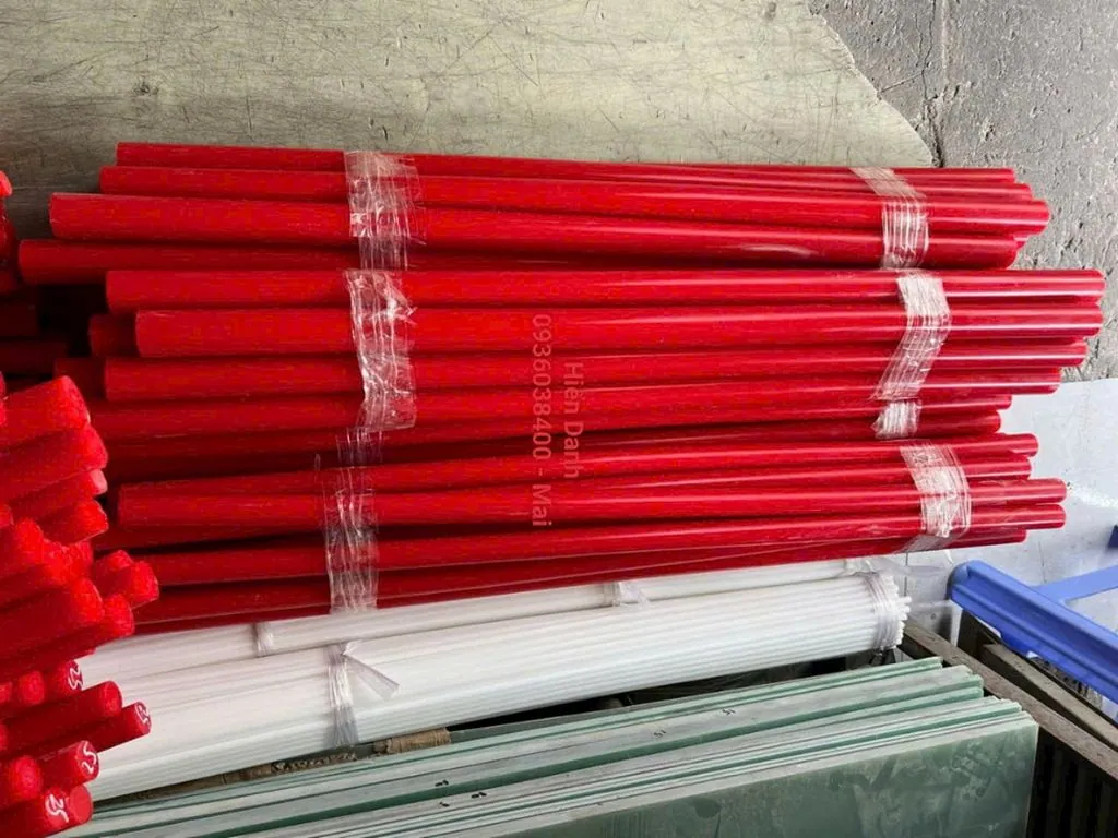 Nhựa PU cây tròn đặc phi 145 mm — màu đỏ 1