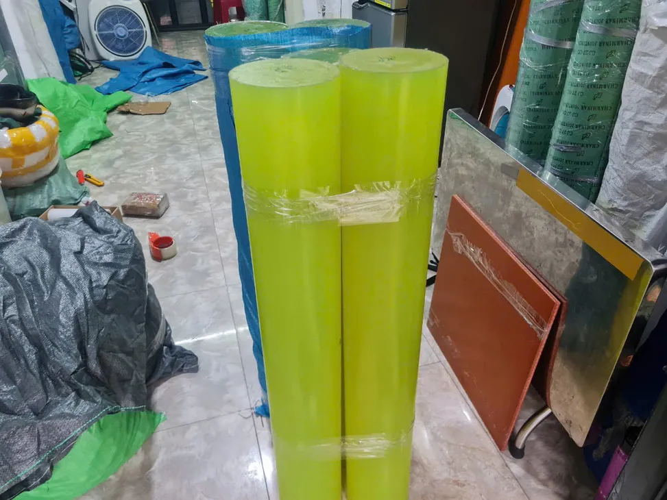 Nhựa PU cây tròn đặc phi 40 mm — màu vàng Nhựa PU cây tròn đặc phi 40 mm — màu vàng