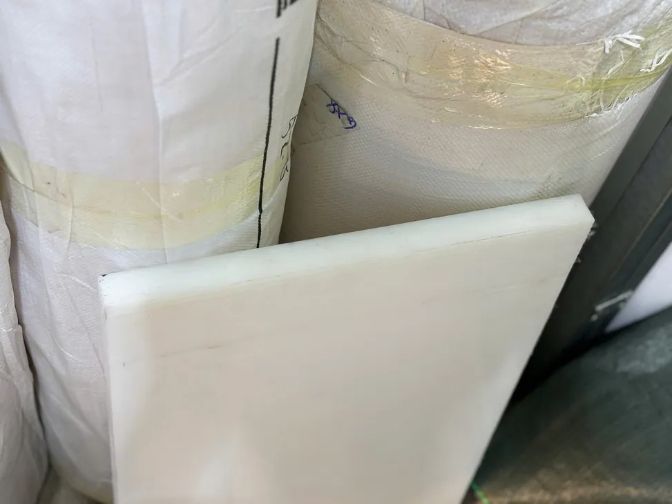 Gia công, cắt nhựa PE / HDPE / UHMWPE 1 Gia công, cắt nhựa PE / HDPE / UHMWPE 1