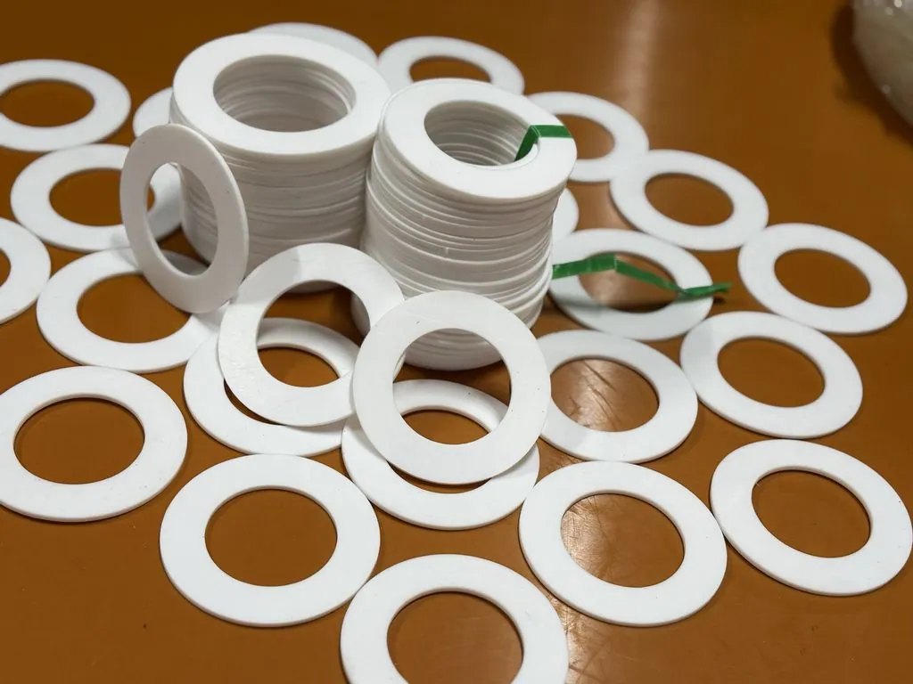Tấm nhựa Teflon PTFE dày 4 mm — ảnh thực tế 1 Tấm nhựa Teflon PTFE dày 4 mm — ảnh thực tế 1