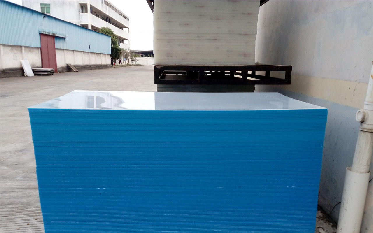 Nhựa HDPE màu xanh khổ 1m