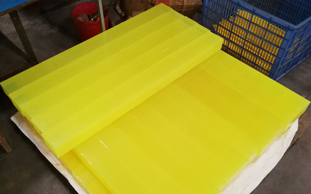 Tấm nhựa PU màu vàng dày 3 ly